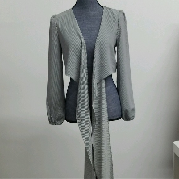 Striped front tie top - Picture 3 of 5